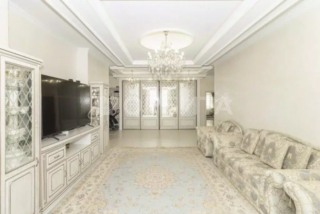 3-к кв. Тюменская область, Тюмень ул. Малыгина, 90 (130.0 м) - Фото 1