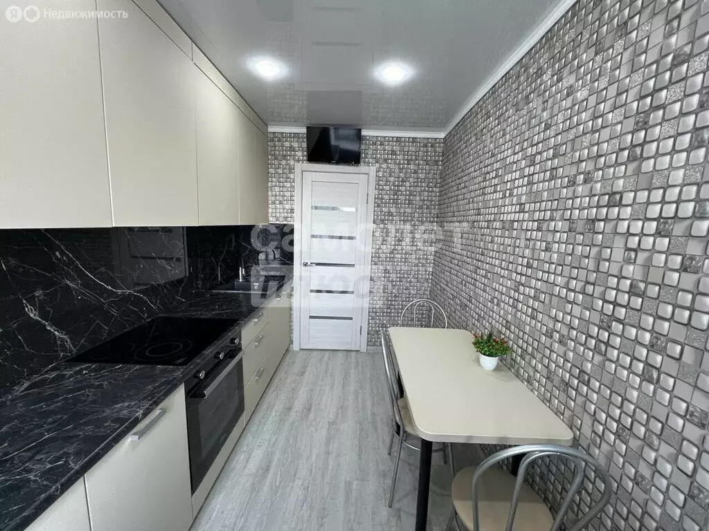 2-комнатная квартира: Заводоуковск, улица Дзержинского, 5 (50.6 м) - Фото 1
