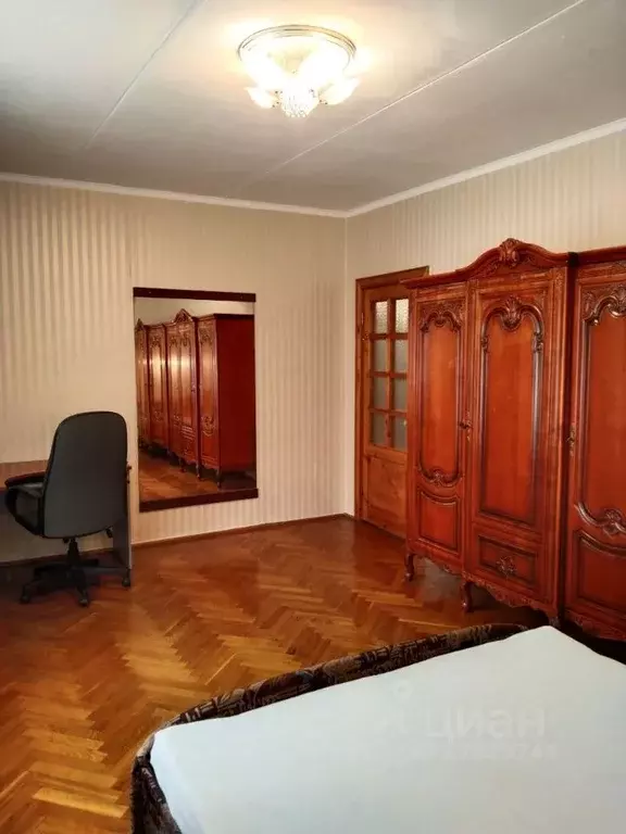 4-к кв. Тюменская область, Тюмень ул. Хохрякова, 32 (70.0 м) - Фото 0