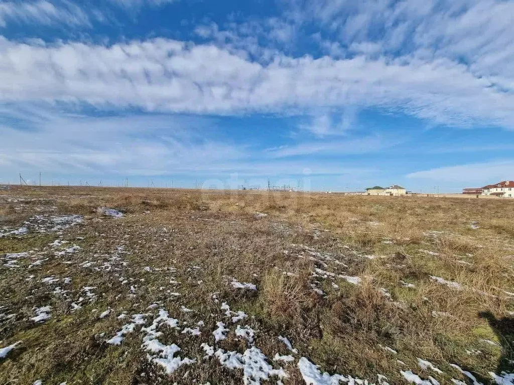 Участок в Крым, Черноморский район, Медведевское с/пос, с. Медведево  ... - Фото 0