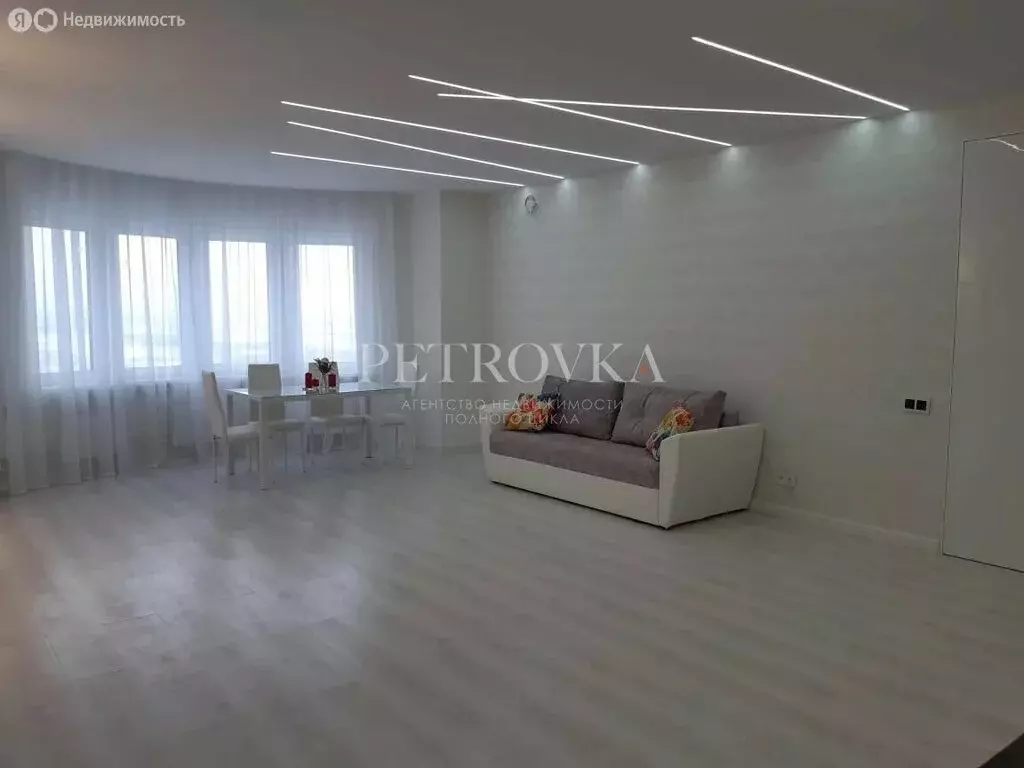 3-комнатная квартира: посёлок городского типа Новоивановское, ... - Фото 1