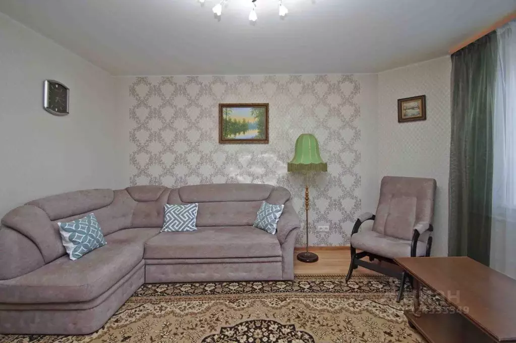 2-к кв. Омская область, Омск Хлебная ул., 17А (70.3 м) - Фото 1