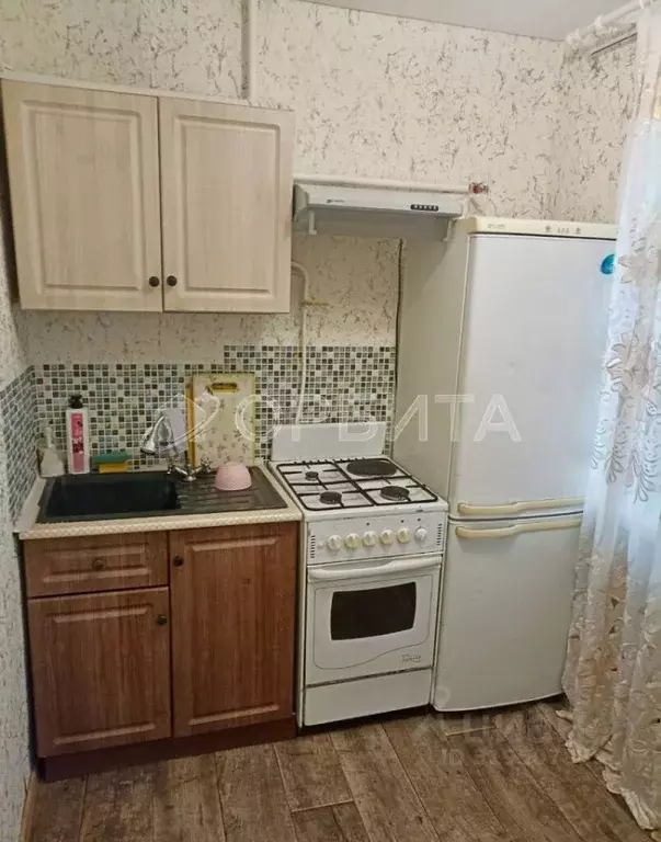 1-к кв. Тюменская область, Тюмень Мелиораторов мкр, ул. 70 лет ... - Фото 0