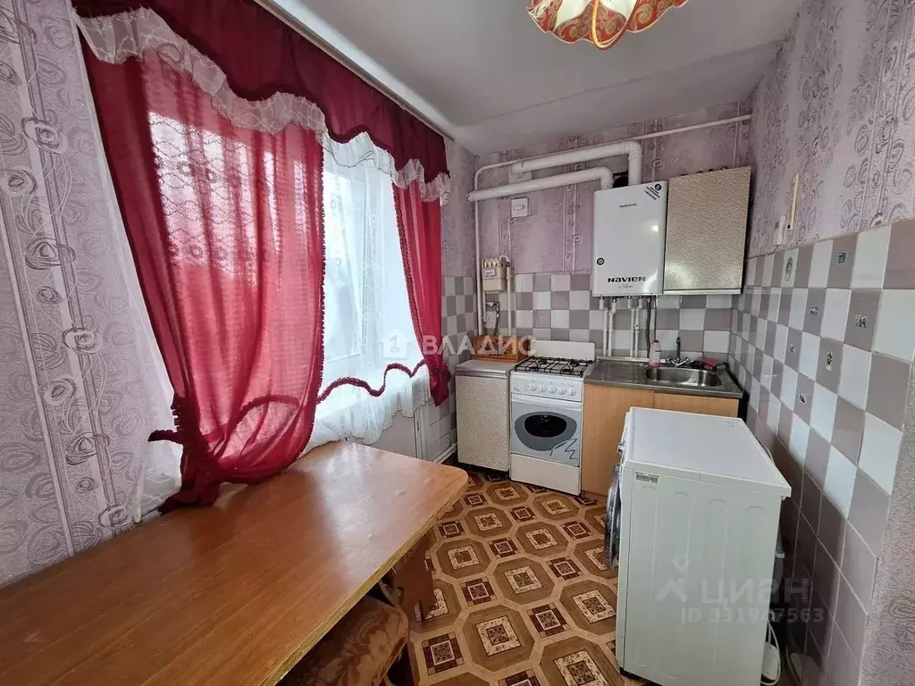 3-к кв. Калужская область, Думиничи пгт ул. Пионерская, 20 (64.2 м) - Фото 1