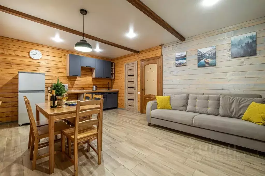 Дом в Карачаево-Черкесия, Зеленчукский район, с. Архыз ул. Алиева, 1 ... - Фото 1