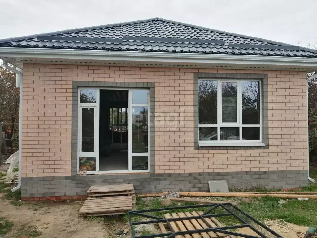 Дом в Краснодарский край, Ейский район, Александровское с/пос, с. ... - Фото 1