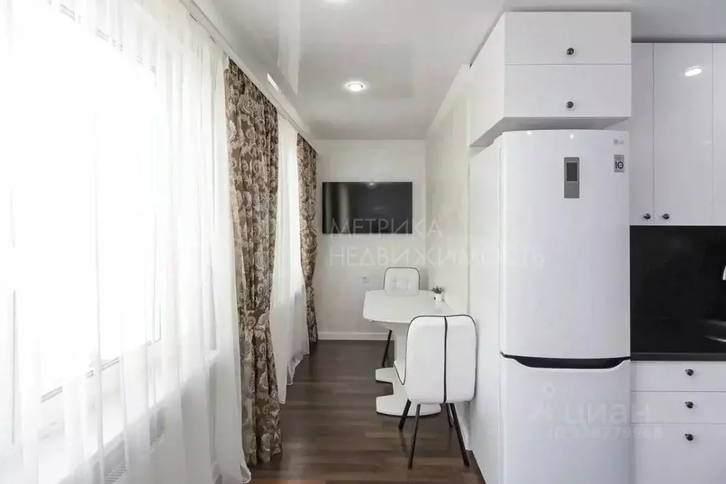 1-к кв. Тюменская область, Тюмень ул. Стройотрядовская, 12 (36.4 м) - Фото 1