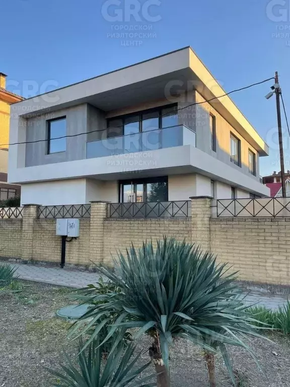 Дом в Краснодарский край, Сочи Сириус пгт, ул. 65 лет Победы (300 м) - Фото 1