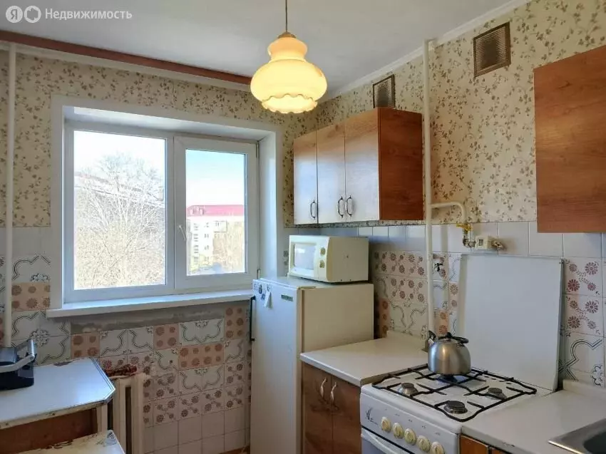 3-комнатная квартира: Курган, улица Васильева, 9 (57 м) - Фото 1