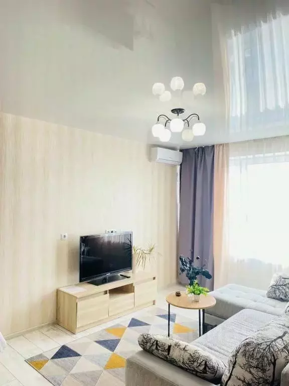 1-к кв. Тюменская область, Тюмень ул. 50 лет Октября, 57В (46.0 м) - Фото 0