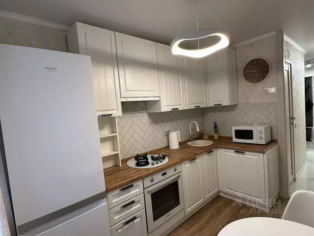 3-к кв. Москва ул. Юлиана Семенова, 8к2 (78.0 м) - Фото 0