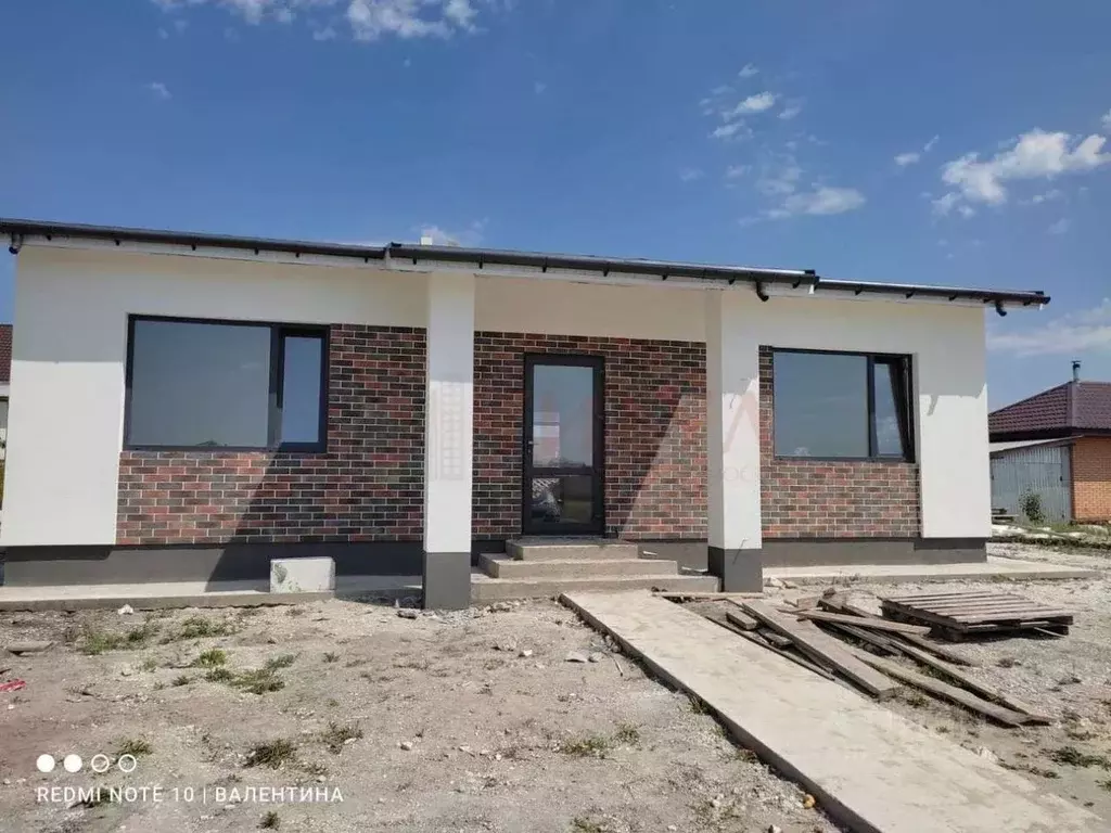 Дом в Белгородская область, Старооскольский городской округ, с. ... - Фото 1