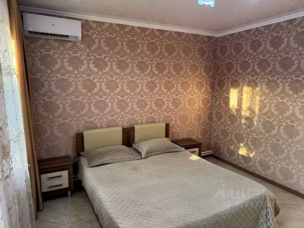 Дом в Краснодарский край, Геленджик Южный мкр, ул. Жуковского, 4 (60 ... - Фото 0