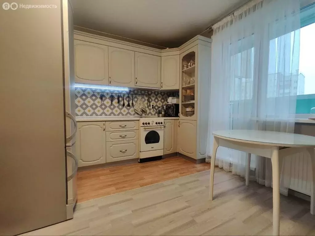 3-комнатная квартира: Западный, микрорайон Вишнёвая Горка, улица ... - Фото 1