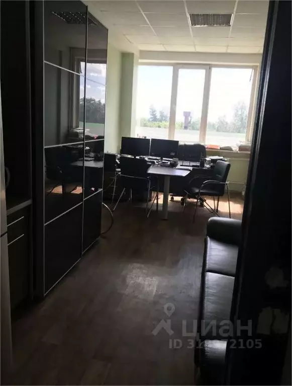 Помещение свободного назначения в Омская область, Омск просп. ... - Фото 1