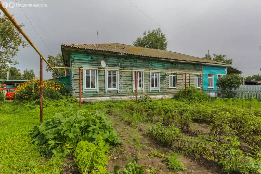 Дом в село Надеждино, Центральная улица (257 м) - Фото 0