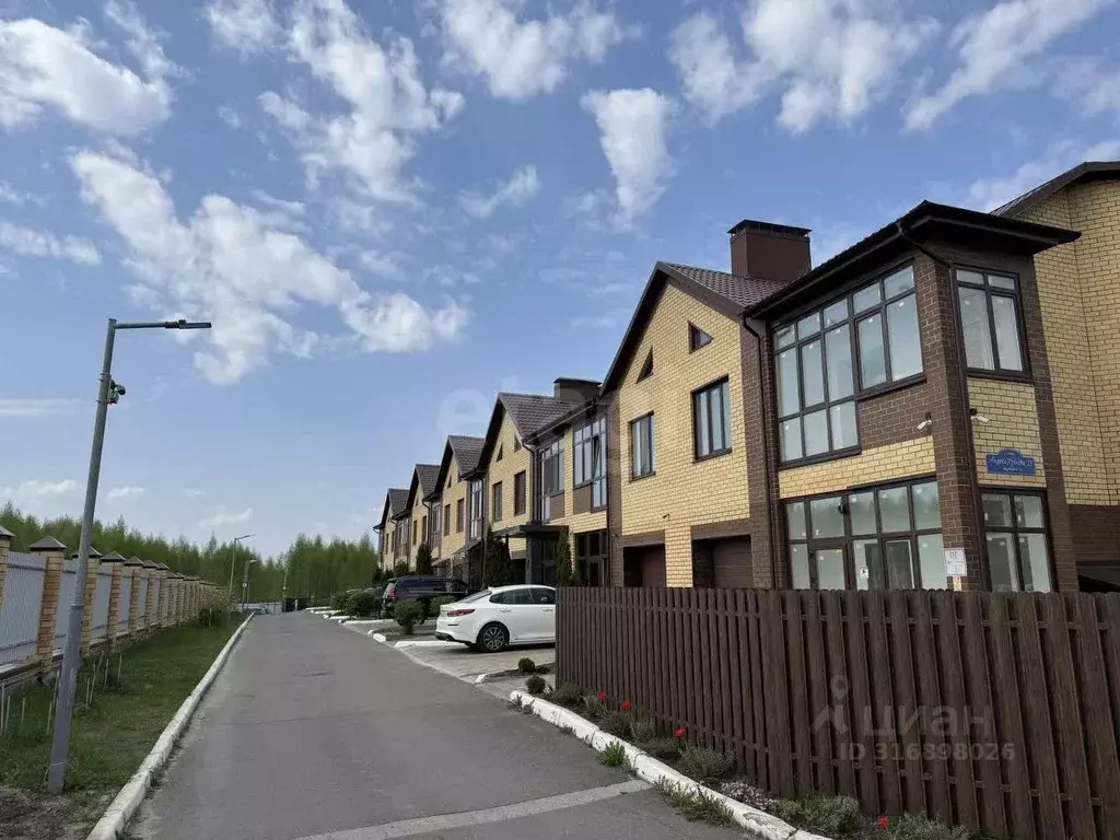 Таунхаус в Брянская область, Брянский район, пос. Мичуринский ул. ... - Фото 1