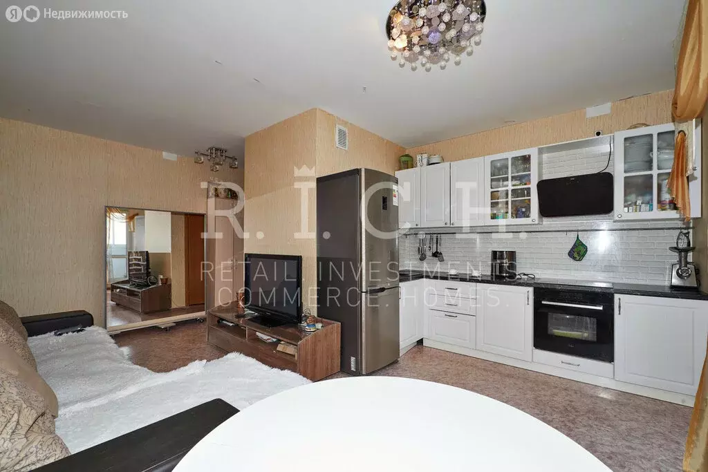 2-комнатная квартира: Челябинск, улица Маршала Чуйкова, 31 (64.7 м) - Фото 0