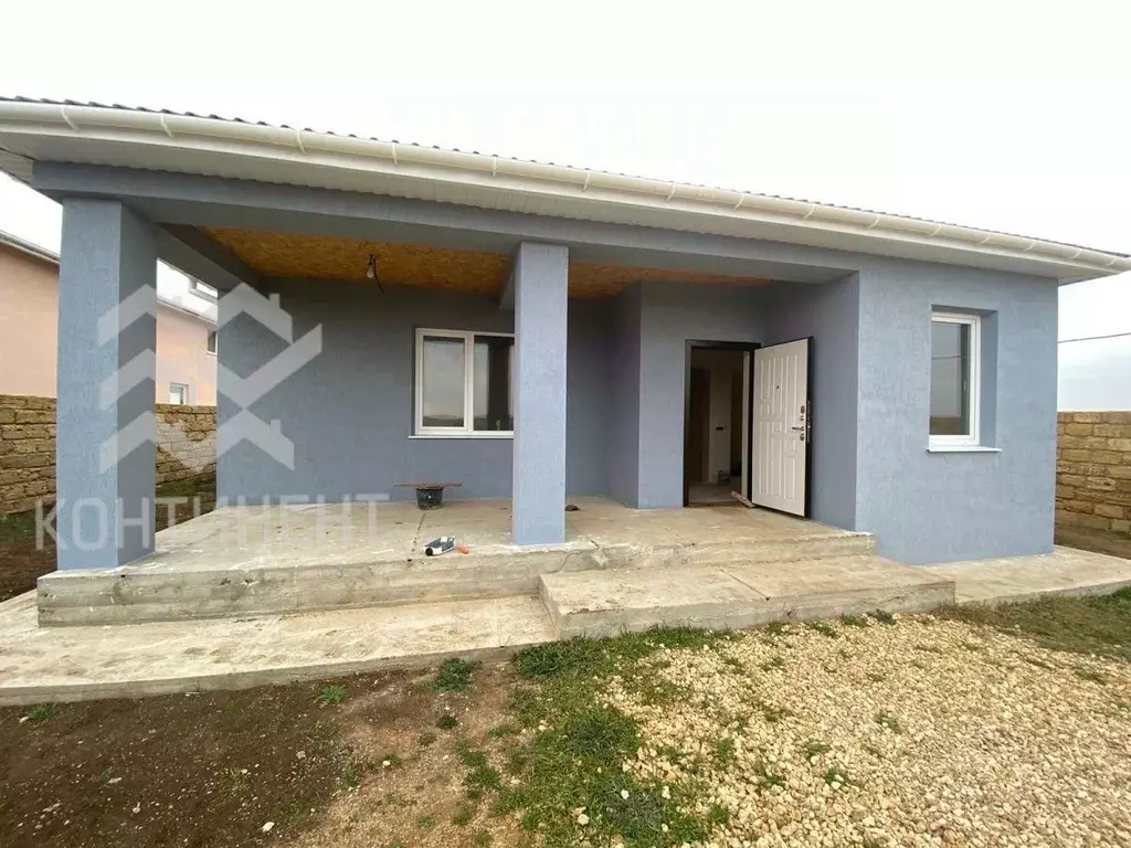 Дом в Крым, Сакский район, Молочненское с/пос, с. Абрикосовка ул. ... - Фото 1