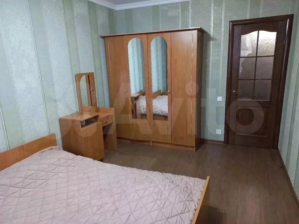 Комната 50 м в 3-к., 1/5 эт. - Фото 1