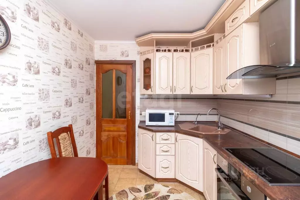 3-к кв. Тюменская область, Тюмень ул. Дружбы, 169 (62.5 м) - Фото 1