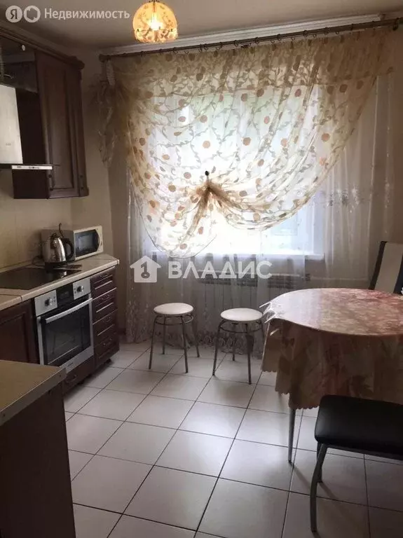 3-комнатная квартира: Тобольск, 7-й микрорайон, 35 (65.3 м) - Фото 1