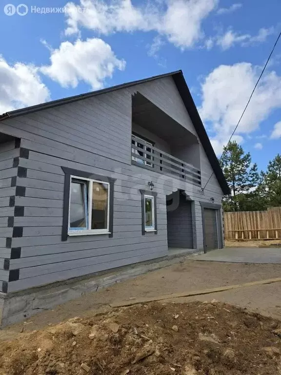 Дом в село Нижний Саянтуй, улица Чиркова (210 м) - Фото 1
