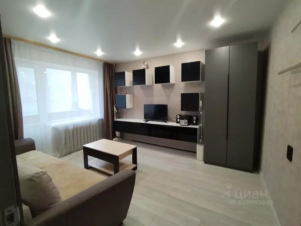 2-к кв. Вологодская область, Череповец ул. Бабушкина, 8 (42.0 м) - Фото 1