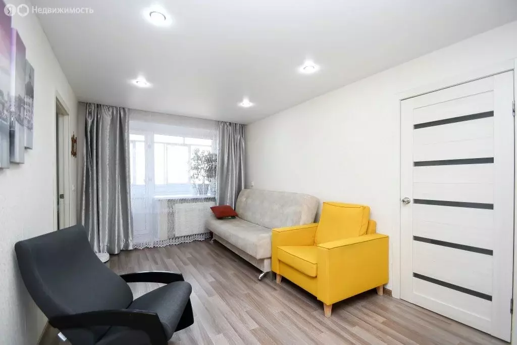 3-комнатная квартира: Омск, микрорайон Городок Нефтяников, улица 22 ... - Фото 2