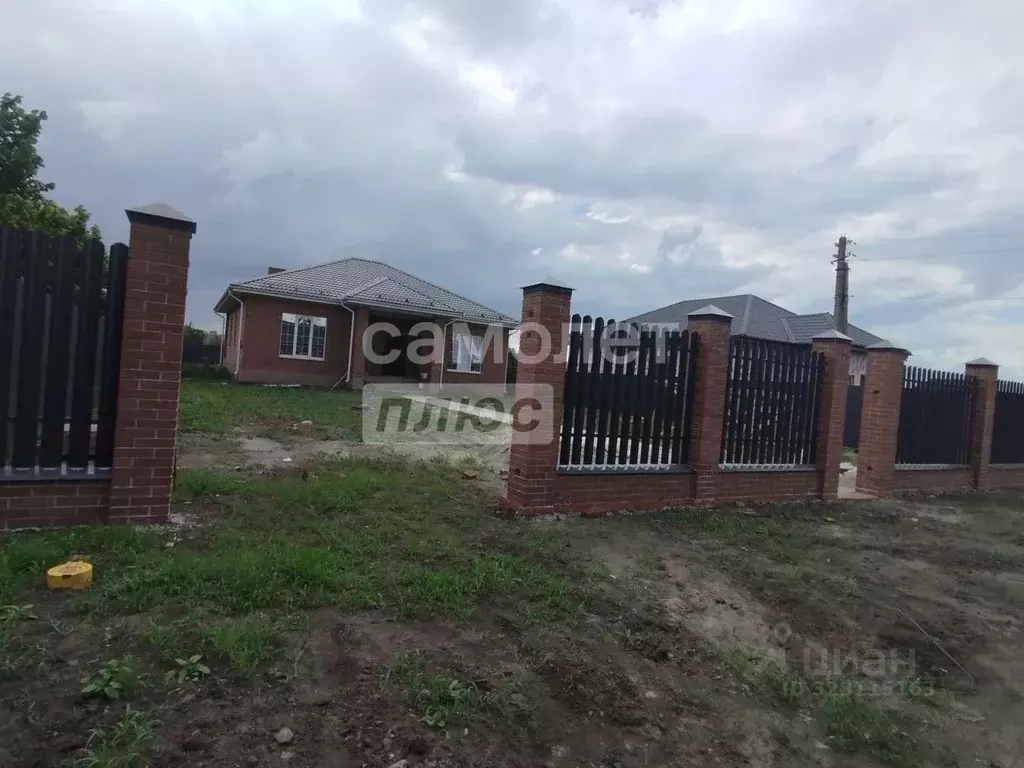 Дом в Курская область, Октябрьский район, Черницынский сельсовет, д. ... - Фото 1