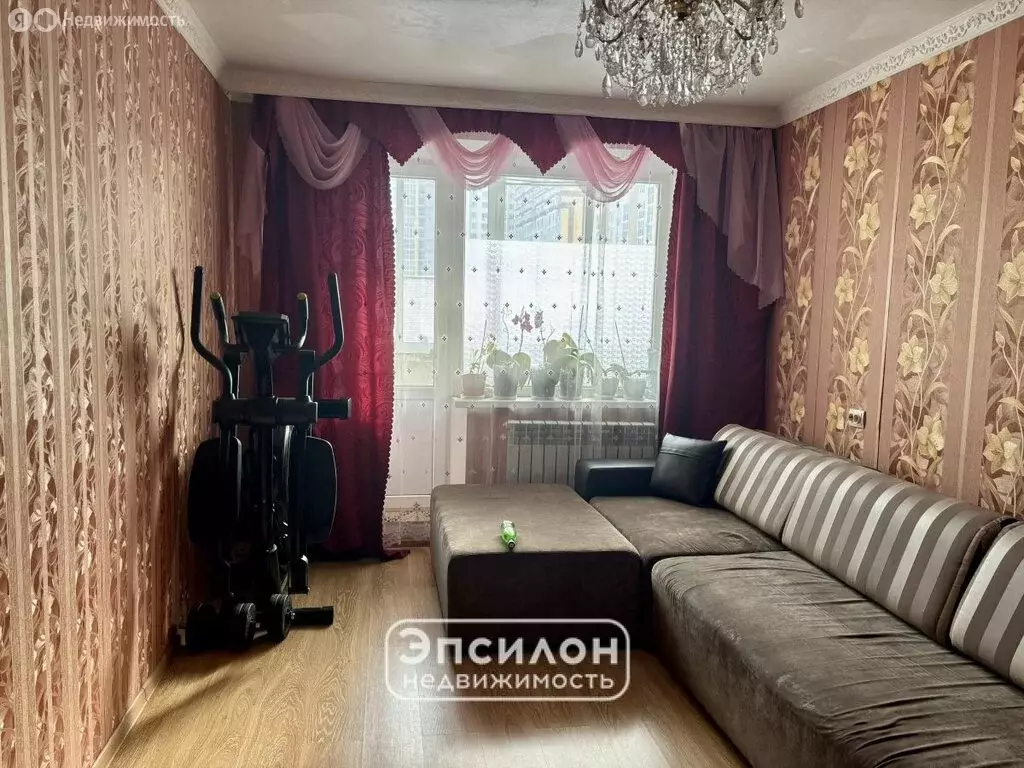 3-комнатная квартира: Курск, проспект Дружбы, 19А (68.9 м) - Фото 1