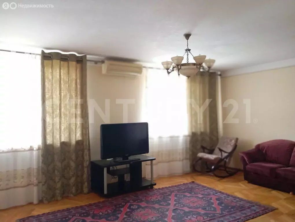 3-комнатная квартира: Махачкала, улица Магомета Гаджиева, 194 (94 м) - Фото 0