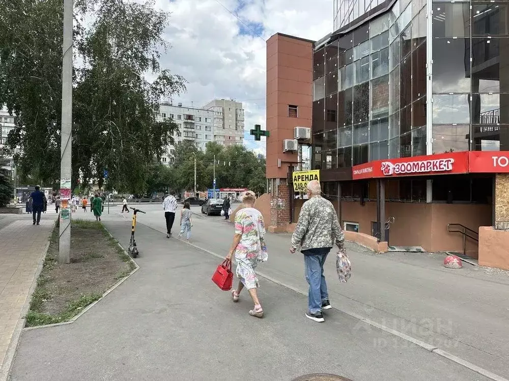 Торговая площадь в Челябинская область, Челябинск Комсомольский ... - Фото 0