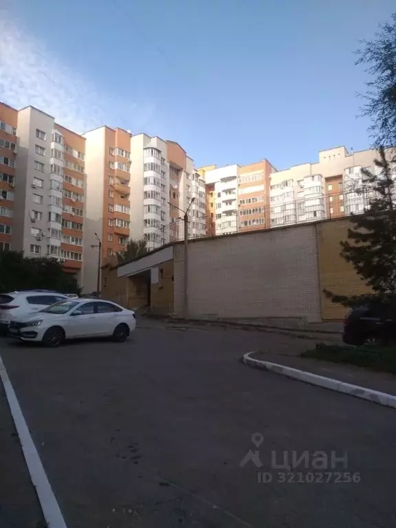 2-к кв. Смоленская область, Смоленск ул. 12 лет Октября, 9а (60.0 м) - Фото 0