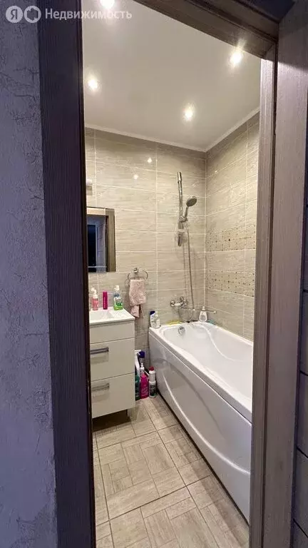 3-комнатная квартира: Барнаул, Лазурная улица, 52 (77 м) - Фото 1