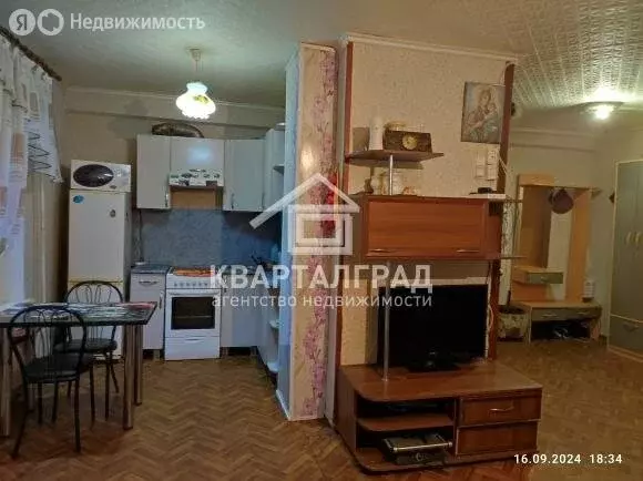 3-комнатная квартира: Саяногорск, микрорайон Заводской, 17 (59 м) - Фото 0