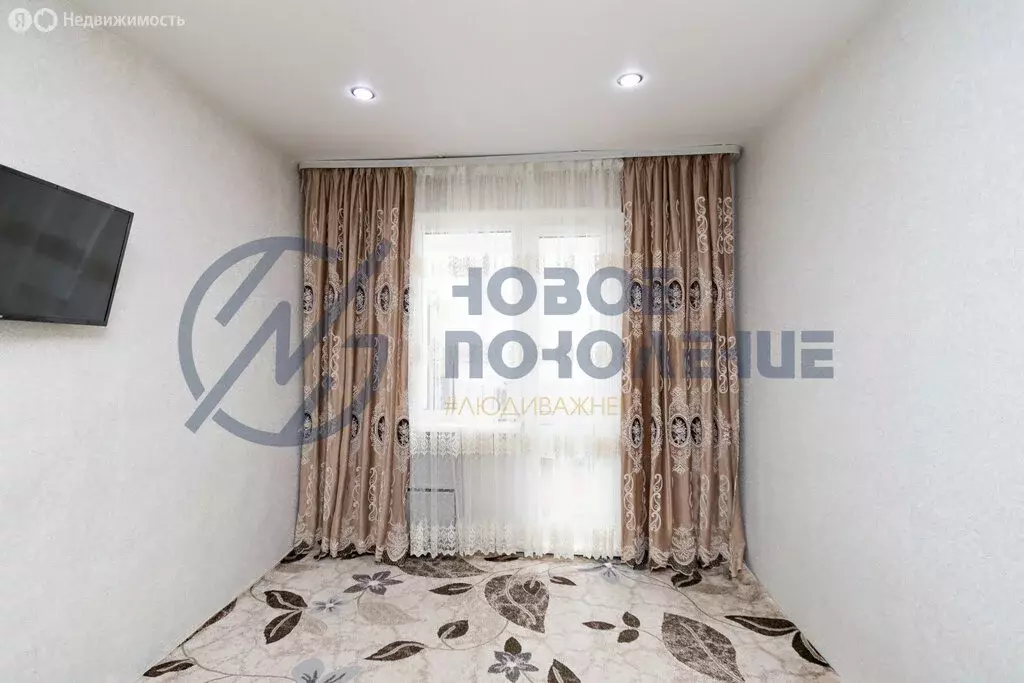3-комнатная квартира: Омск, улица Дмитриева, 5к4 (62.7 м) - Фото 1