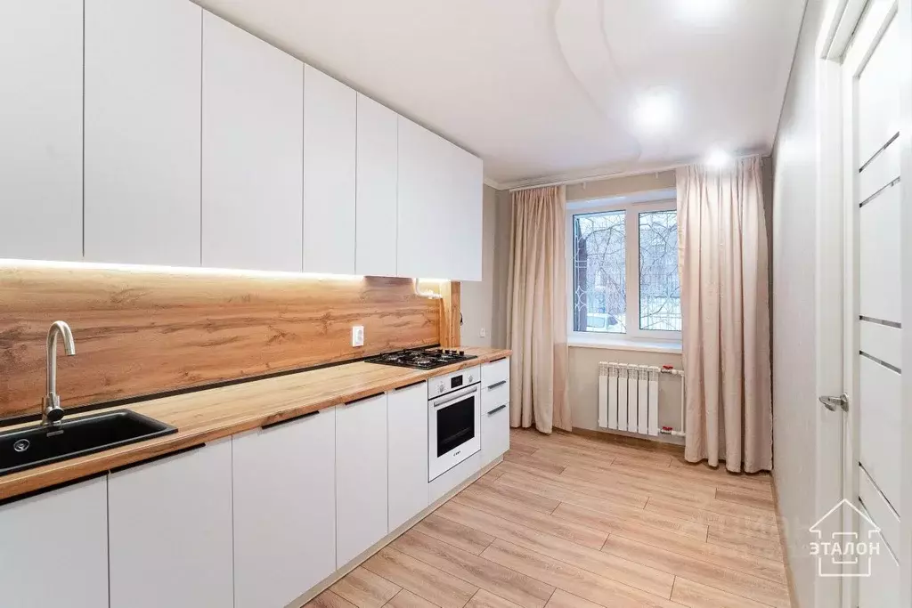 2-к кв. Омская область, Омск наб. Иртышская, 25 (44.5 м) - Фото 1