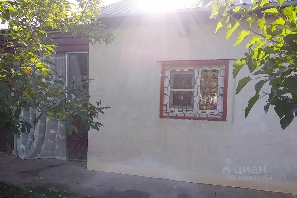 Дом в Волгоградская область, Среднеахтубинский район, Кировское с/пос, ... - Фото 1