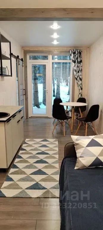 Дом в Карачаево-Черкесия, Зеленчукский район А-156, 72-й км, 1 (30 м) - Фото 1