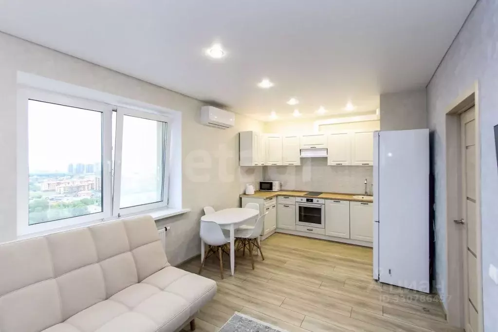 3-к кв. Тюменская область, Тюмень ул. Тальниковая, 1 (73.0 м) - Фото 1