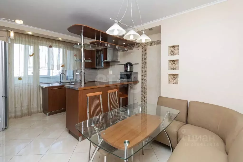 3-к кв. Тюменская область, Тюмень ул. Мельникайте, 125 (99.3 м) - Фото 1