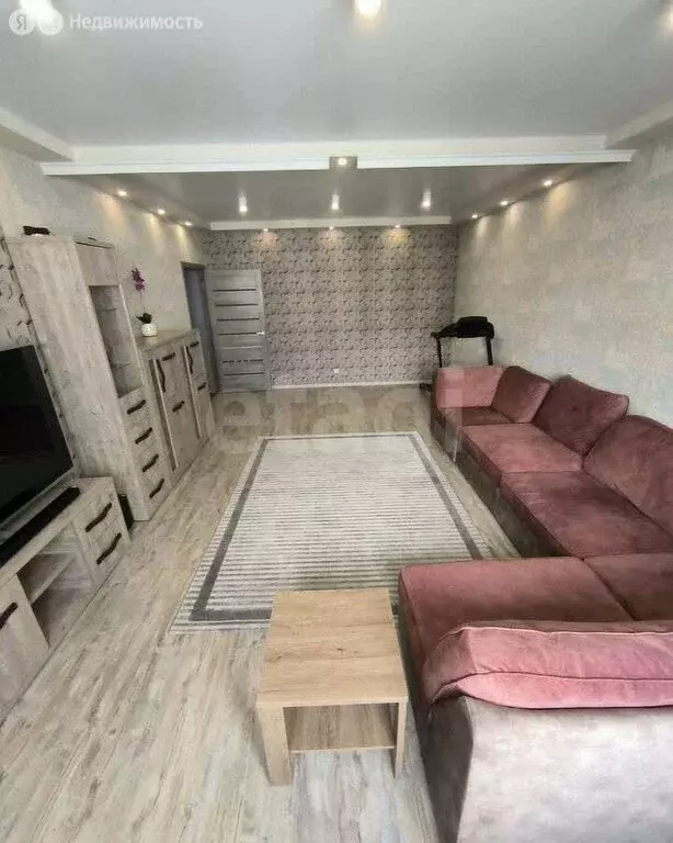 3-комнатная квартира: Калининград, улица Старшины Дадаева, 66 (100 м) - Фото 1