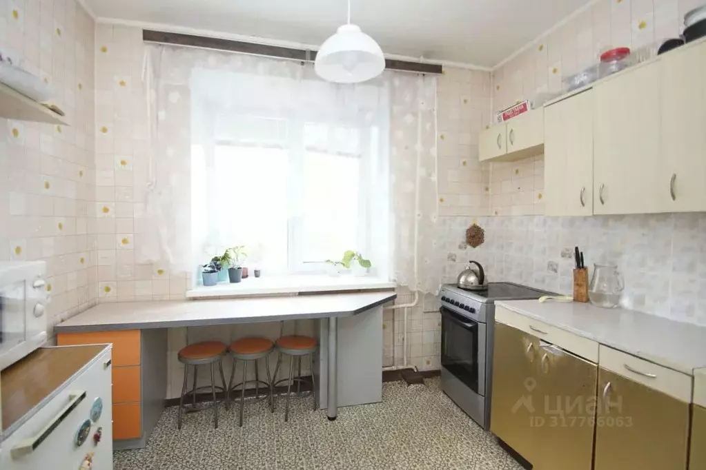 3-к кв. Омская область, Омск ул. Пушкина, 140 (62.0 м) - Фото 0