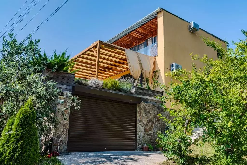 Дом в Краснодарский край, Сочи Каштановая ул., 9 (150 м) - Фото 1