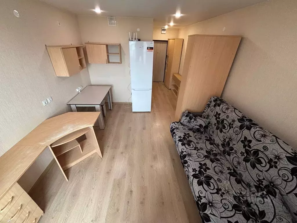 Студия Тюменская область, Тюмень ул. Тимофея Чаркова, 28 (20.7 м) - Фото 1