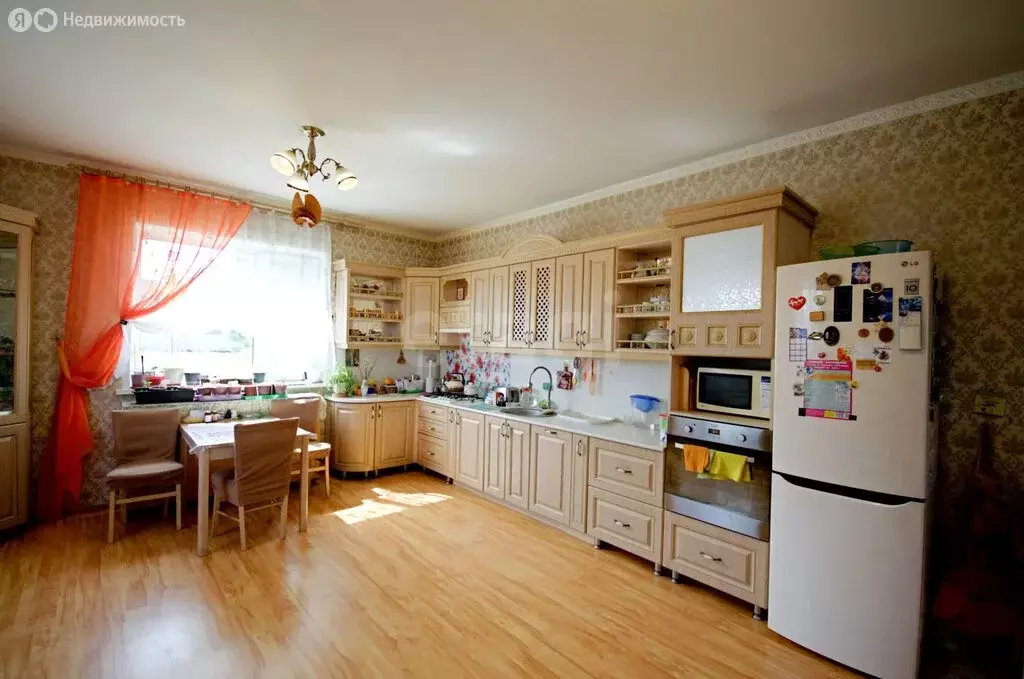 Дом в Ялуторовск, улица Мухаметдинова (200 м) - Фото 1