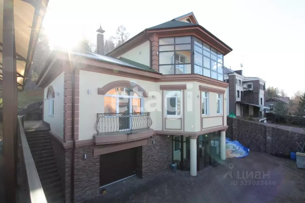 Дом в Красноярский край, Красноярск Туристская ул. (265 м) - Фото 1