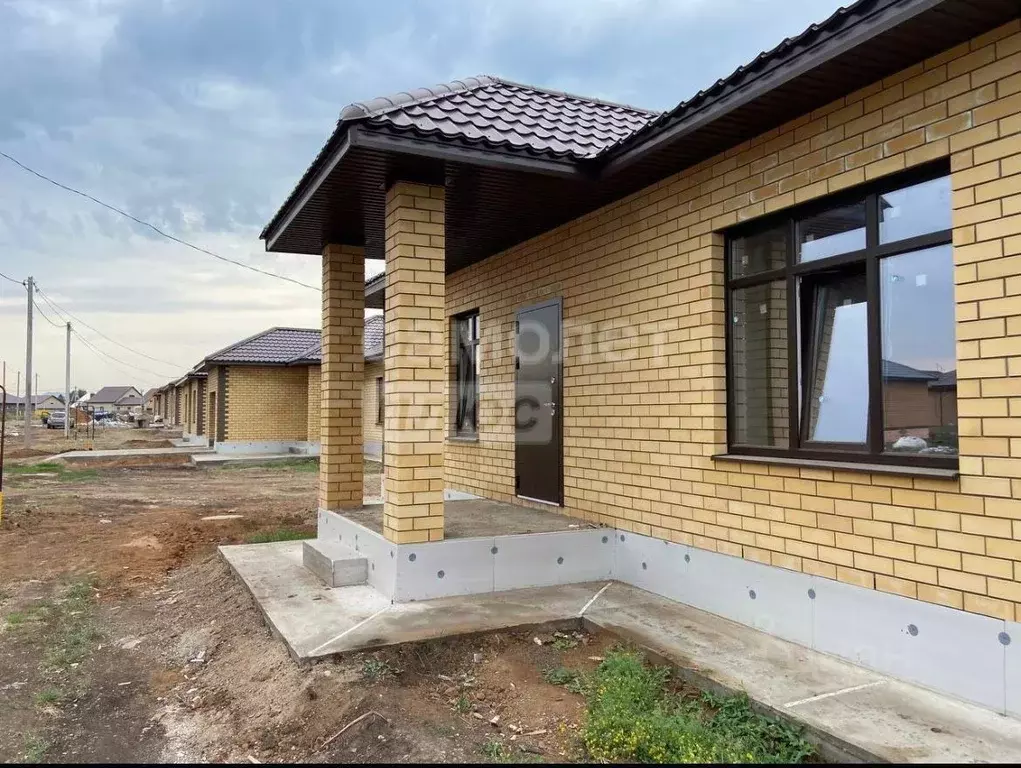 Дом в Оренбургская область, с. Александровка ул. Родимцева (80 м) - Фото 0