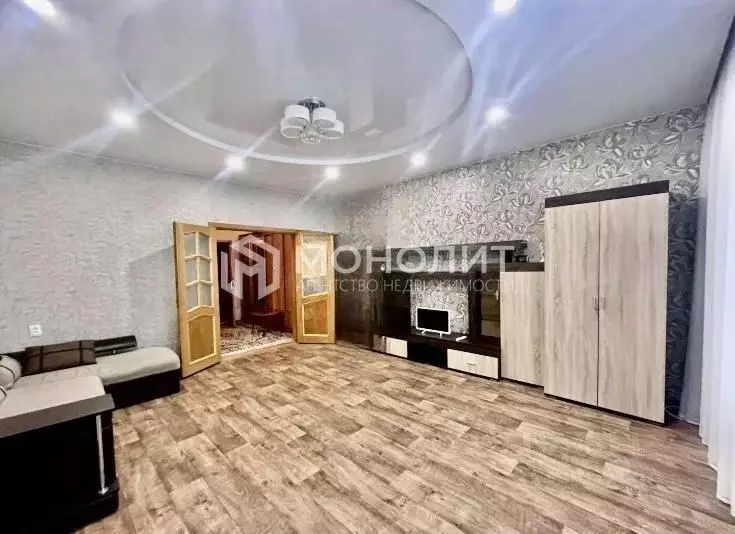 2-к кв. Белгородская область, Старый Оскол Жукова мкр, 16 (72.0 м) - Фото 0